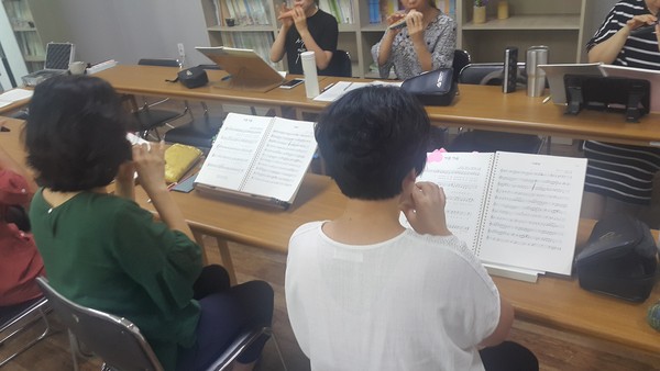 광주 서구가 주민에게 ‘찾아가는 평생교육 배달강좌’를 신청 모집한다고 밝혔다. /광주 서구청 제공