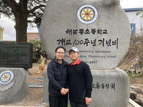 이담선수(사진 오른쪽)와 어머니 김선옥씨.