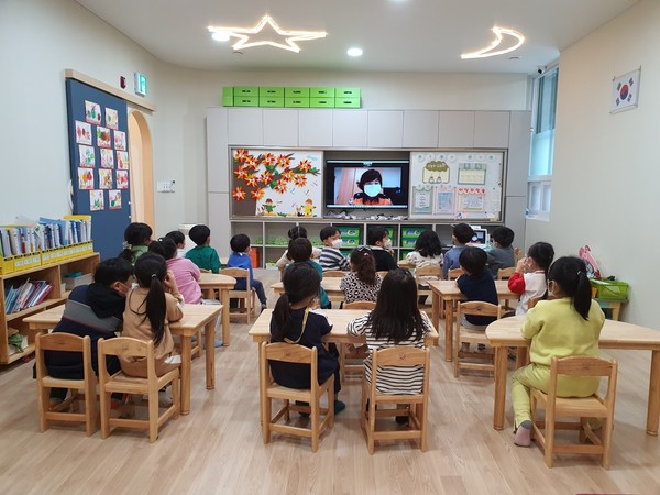 장흥소방서(서장 문병운)는 지난 22일 한국119청소년단인 장흥중앙유치원 어린이 20명을 대상으로 비대면 소방안전교실을 운영했다.