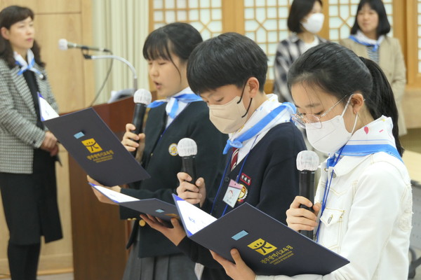 광주시교육청이 지난 28일 청소년 5·18 홍보단 ‘푸른새’ 발대식을 개최했다.